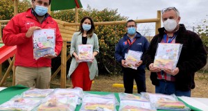 Autoridades entregan kits de estimulación para niños y niñas en tiempos de pandemia