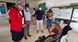 Sin aglomeraciones y en tranquilidad adultos mayores de Monte Patria se vacunan contra el Covid-19