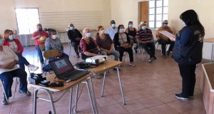 Adultos mayores de Limarí se capacitan para prevenir estafas telefónicas y fraudes