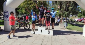 Dúo ovallino se corona como el ganador de la gran cicletada categoría mixta en El Palqui