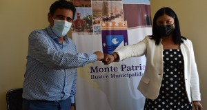La Alcadesa de Río Hurtado y el Alcalde de Monte Patria firman convenio colaborativo entre ambos municipios.