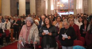 En la Catedral de La Serena fieles de la Arquidiócesis participan en multitudinaria Misa Crismal
