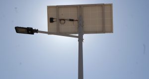 En Monte Patria la comunidad de Cárcamo inaugura nuevas luminarias con paneles solares en sede vecinal