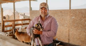 La vida ligada al campo de Claudio Castro, usuario de INDAP, y sus ganas por seguir criando cabras