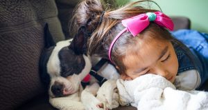 Acompañando a los niños y niñas en el cambio de hora.