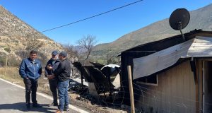 En terreno Gobierno gestiona apoyo a familias y sector productivo ante incendio de Colliguay y Chaguaral.